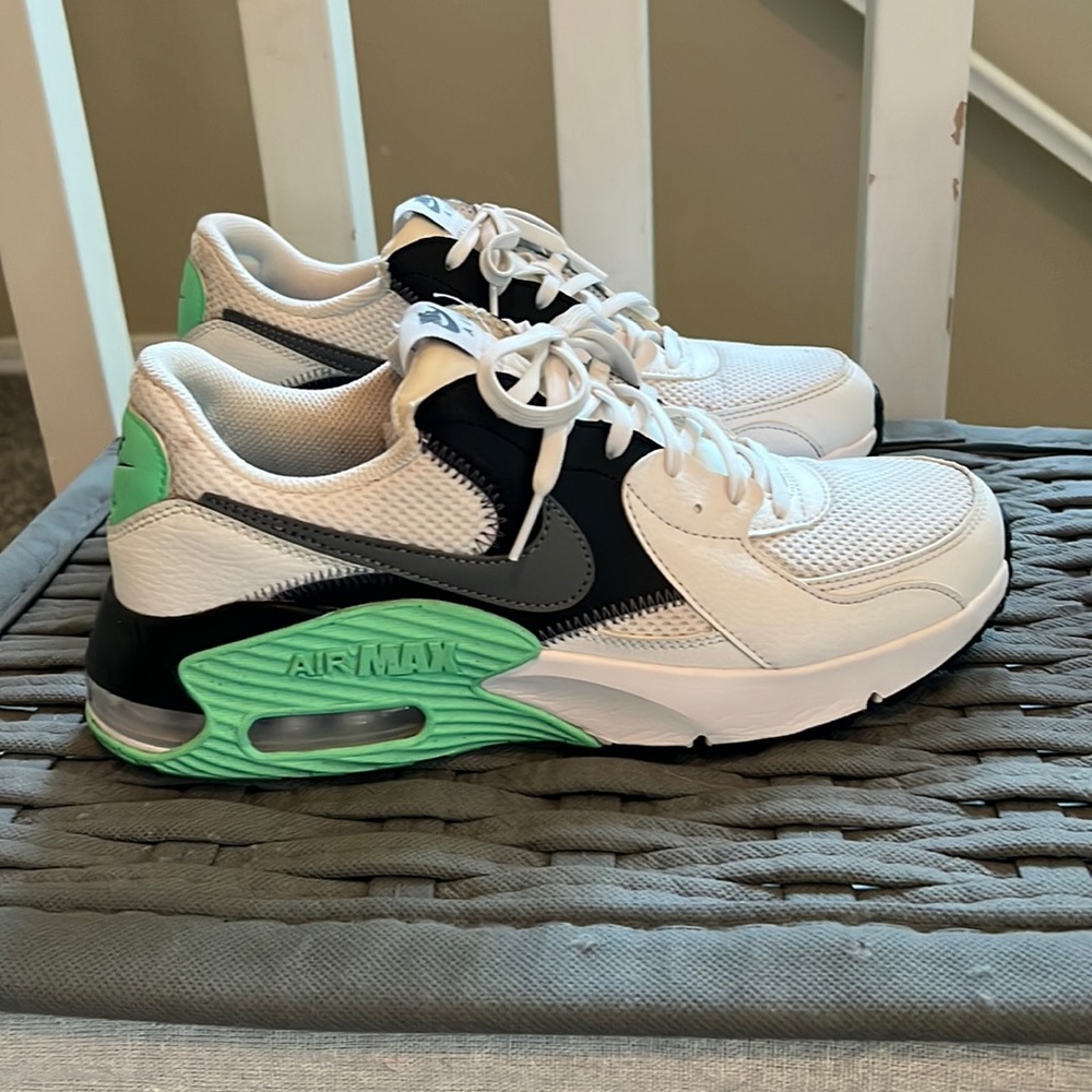 Women’s Nike Air Max Excee size 10